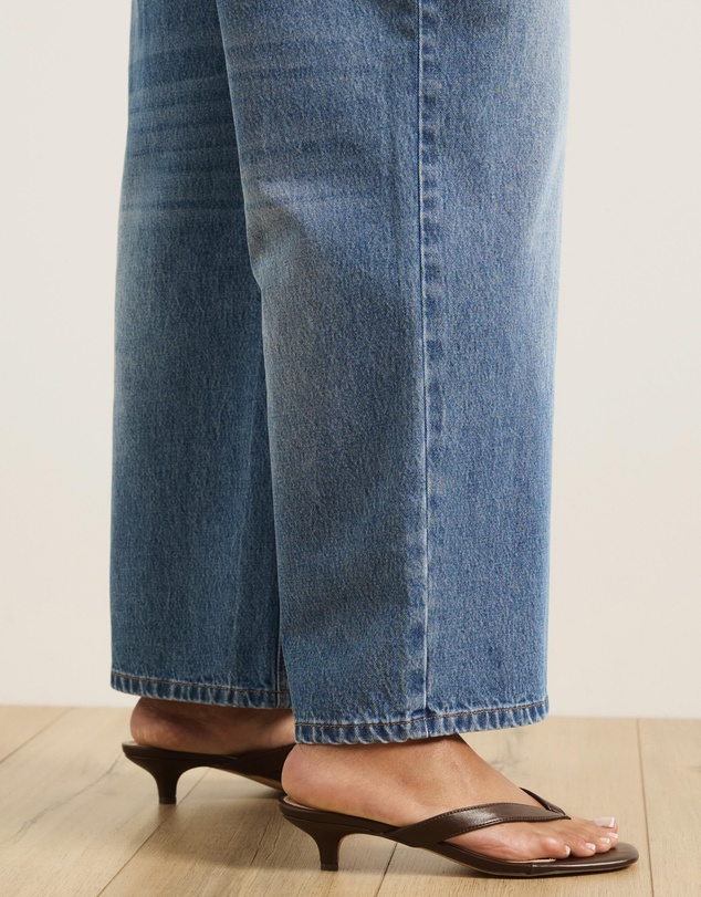 Atmos&Here Curvy - Kendal Mid Rise Relaxed Jeans