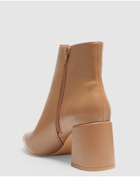 SPURR - Eva - ONLINE EXCLUSIVE