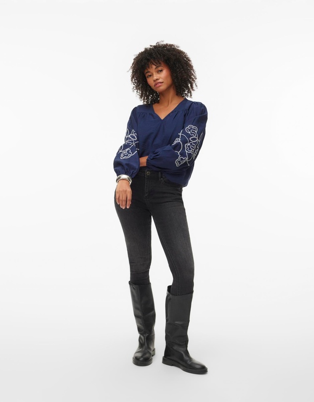 Vero Moda - Anya Embroidered Top