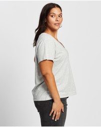 Atmos&Here Curvy - Organic Cotton V-Neck Tee