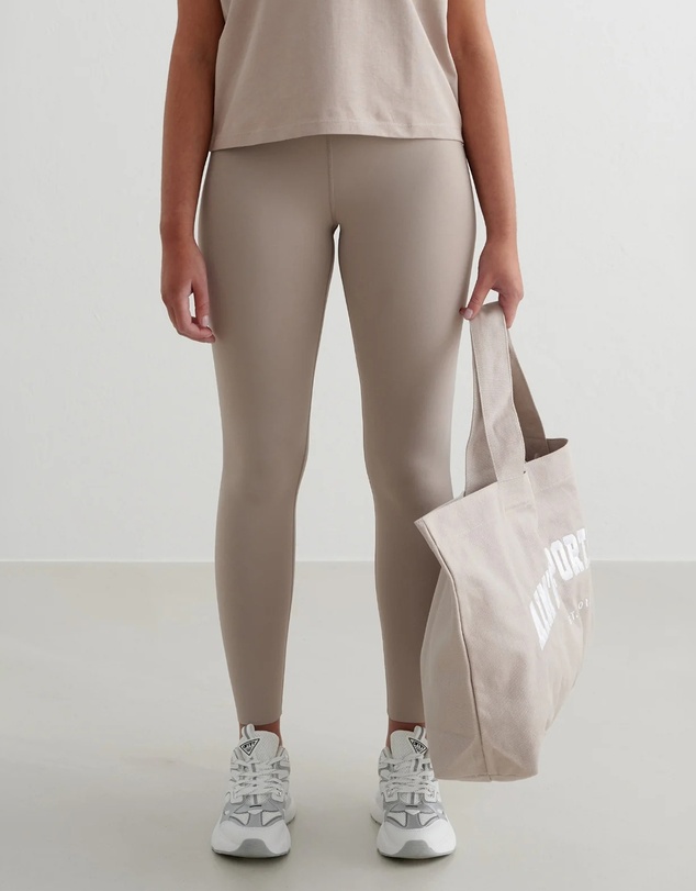 Aim'n - Varsity Tote Bag