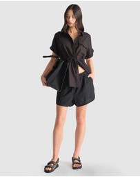 Decjuba - D-Luxe Linen Blend Curved Shorts
