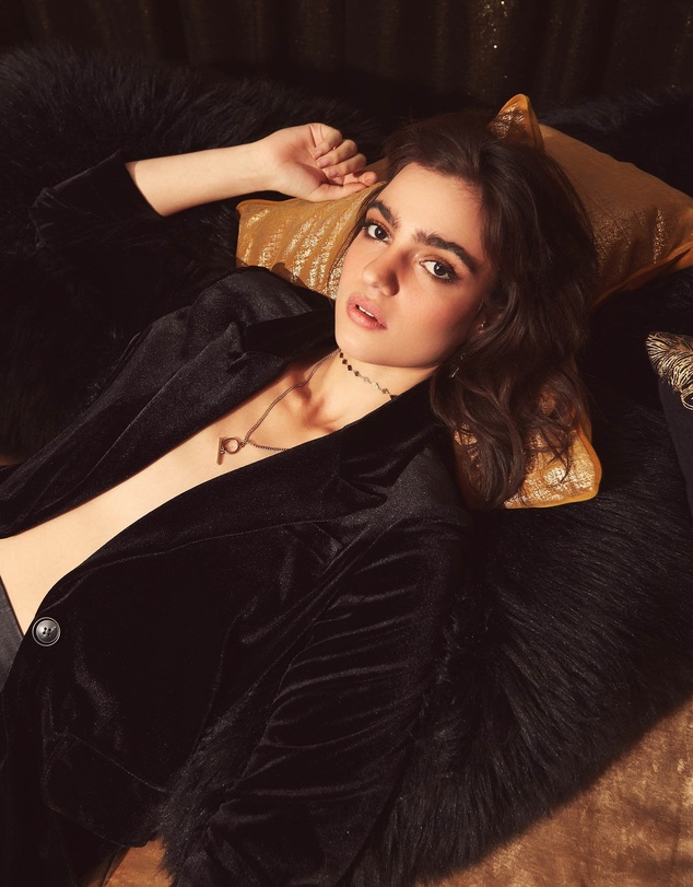 Belle & Bloom - Eternity Oversized Velvet Blazer
