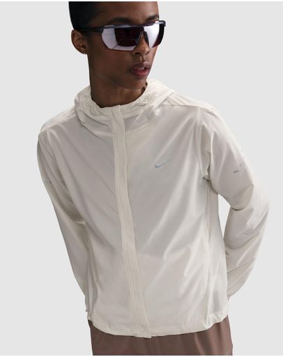 Sail & Reflective Silver
