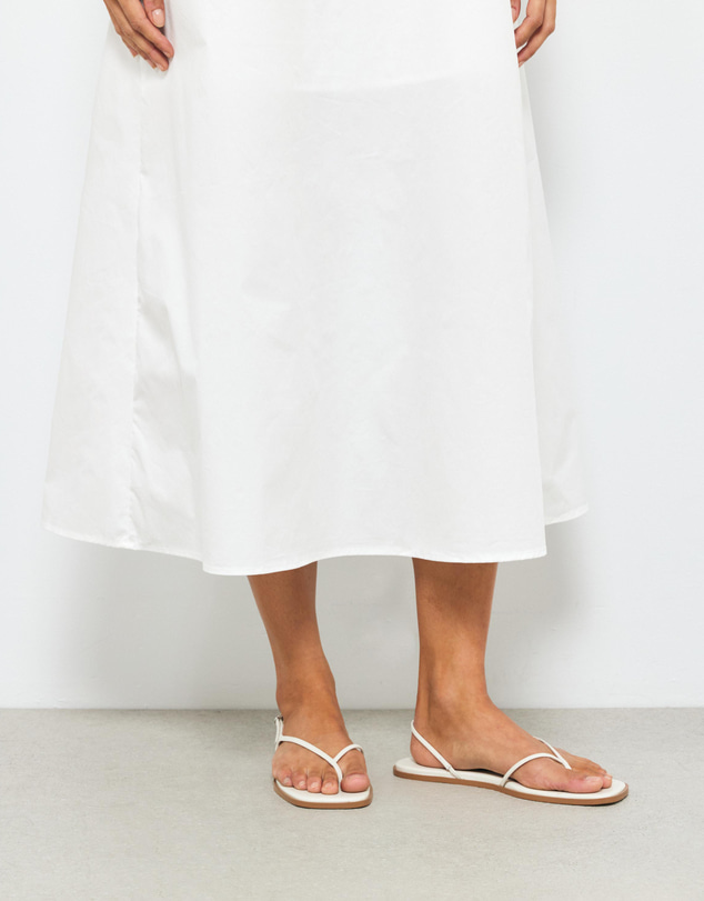 AERE - Clover Leather Thong Sandals - Women's