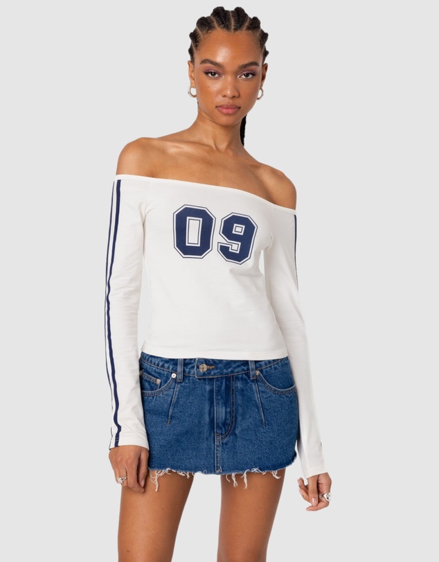 EDIKTED - 90'S Off Shoulder Long Sleeve T Shirt