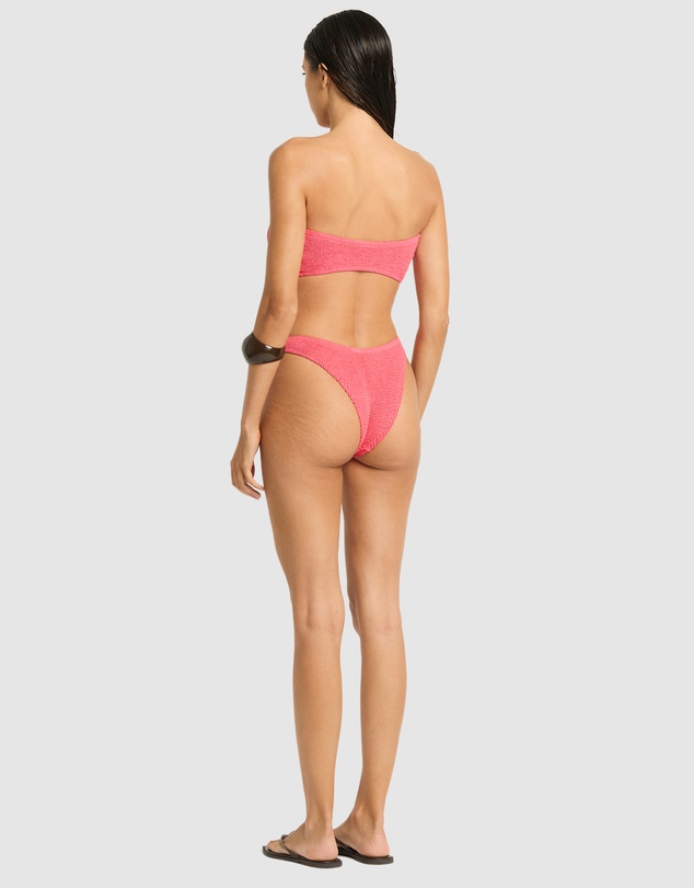 Bond-Eye Swimwear - Scene Brief