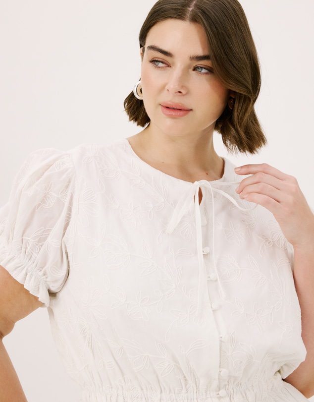 Atmos&Here Curvy - Short Sleeve Embroidered Top