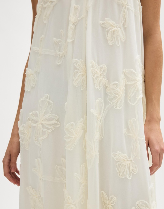 Minima Esenciales - Maelle Floral Applique Maxi Dress