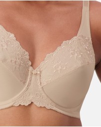 Triumph - Embroidered Minimiser Bra