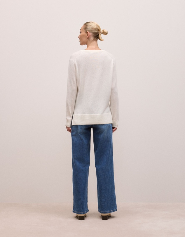 Trenery - Cashmere Relaxed V-neck in Ivory