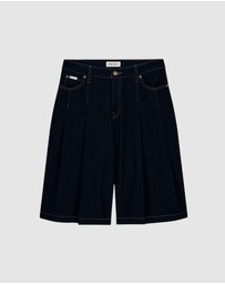 GUESS Jeans - GUESS JEANS Classic Pleated Bermuda Shorts