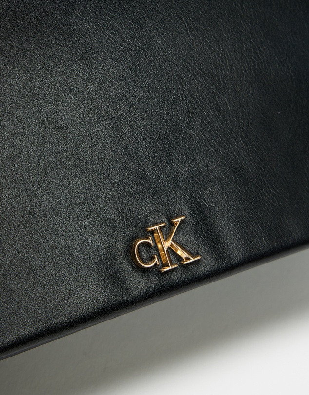Calvin Klein - Wallet On Chain