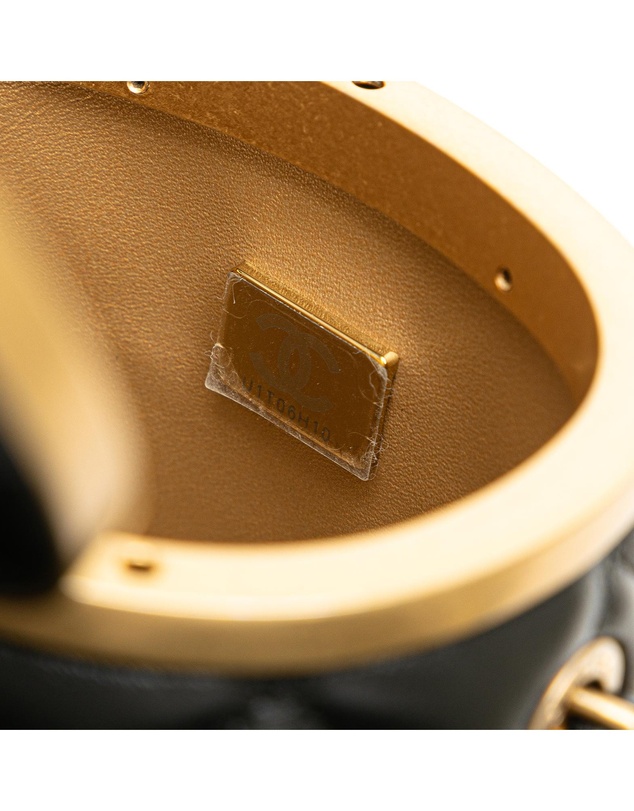 Pre-Loved by Azura Reborn - Pre-Loved chanel Quilted Vanity Case with Chain and Leather Straps Elegant Shoulder Bag
