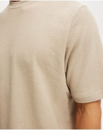 Cotton On - Cropped Fit T-Shirt