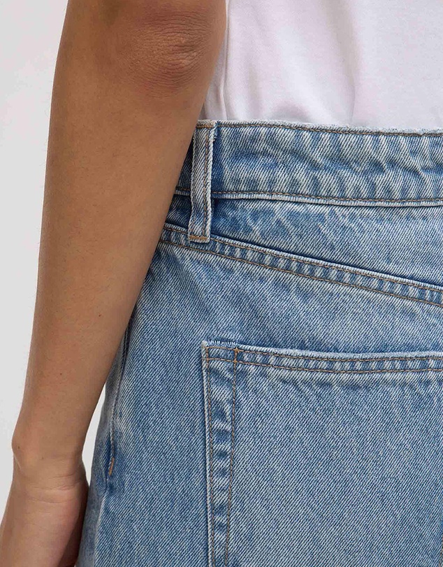 Assembly Label - Relaxed Jeans
