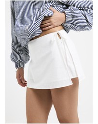 Subtitled - Kay Skort
