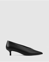 Siren - Flynn Point Toe Pumps
