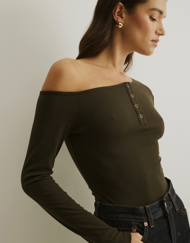 Atmos&Here - Samantha Off-Shoulder Rib Top