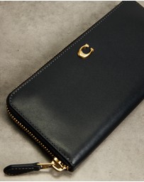 Coach - Essential Slim Accordion Zip Wallet