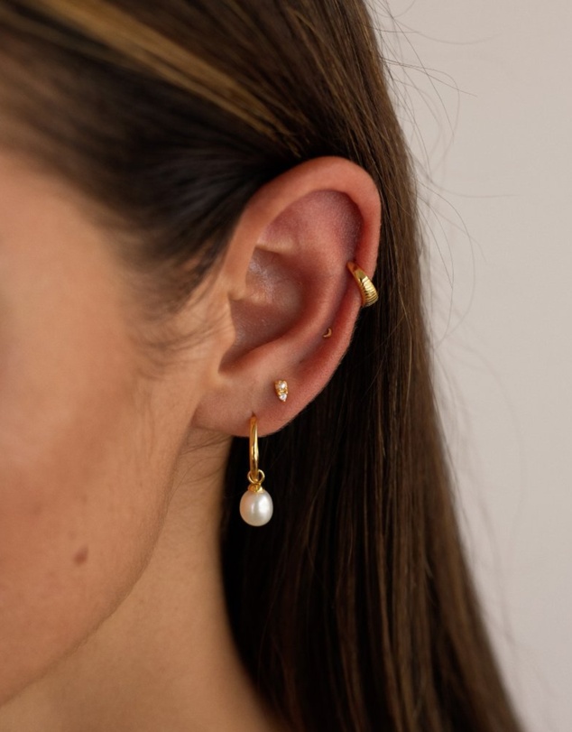 HOUSE OF SLANI - Gold Dangle Pearl Hoops