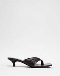Atmos&Here - Tilly Square Toe Thong Leather Kitten Heels