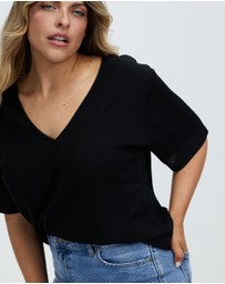 Atmos&Here Curvy - Sasha Waffle V-Neck Tee