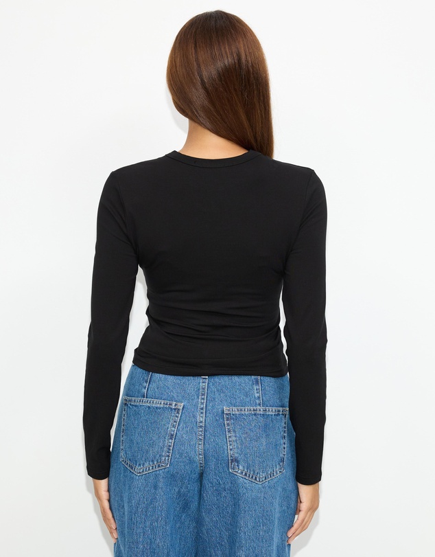 Dazie - In-Season Fitted Long Sleeve T-Shirt
