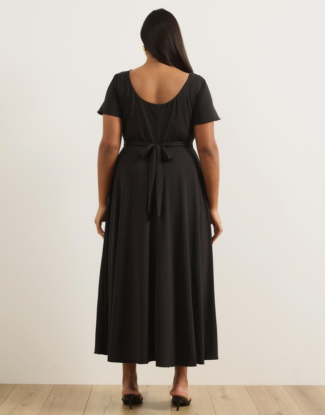 Atmos&Here Curvy - Jersey Maxi Dress with Flutter Sleeves