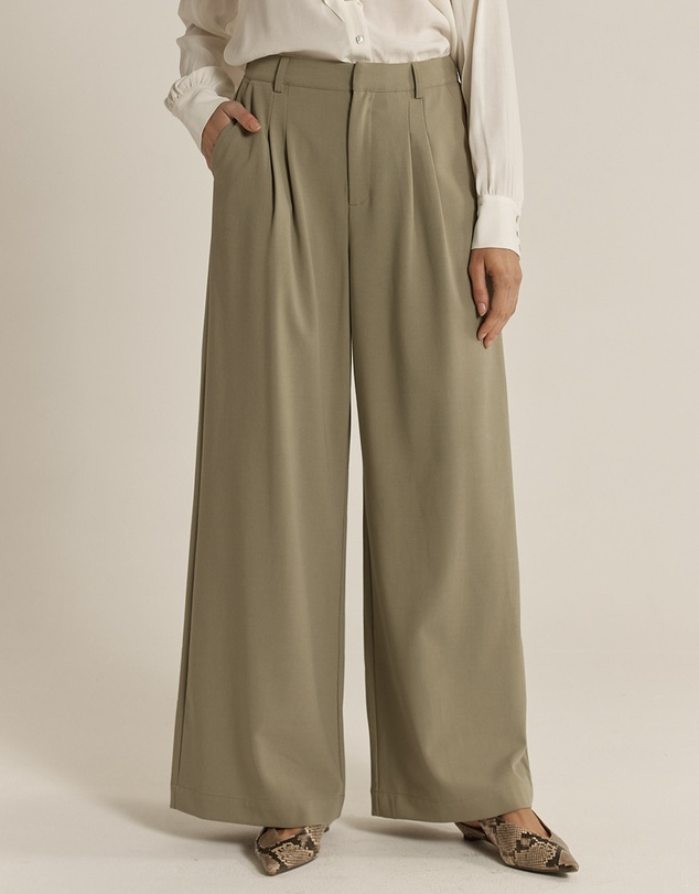 Fate + Becker - Roan Pleat Front Pant