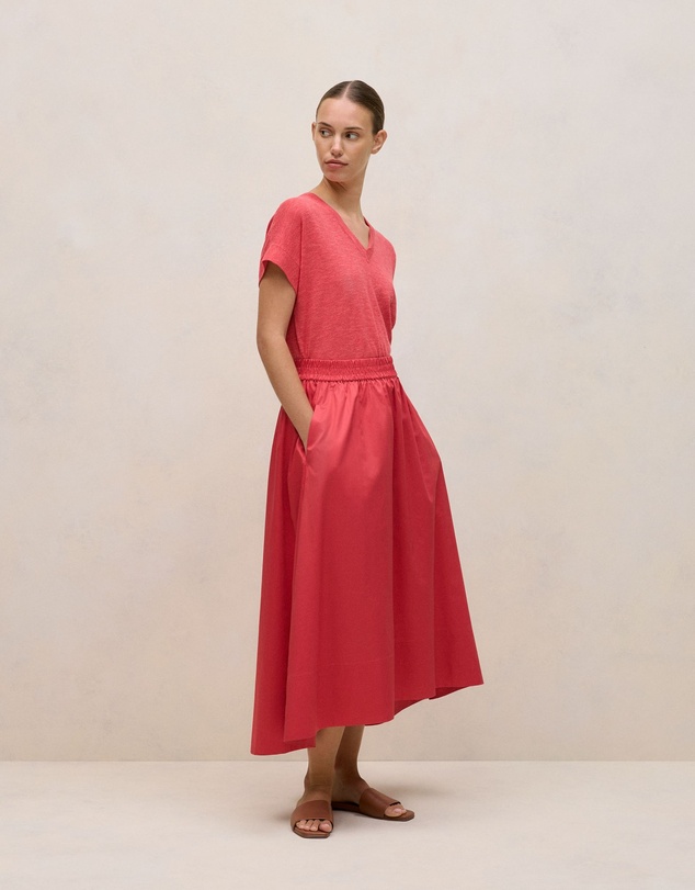 Trenery - Linen Cotton Relaxed V Neck T-shirt in Crimson