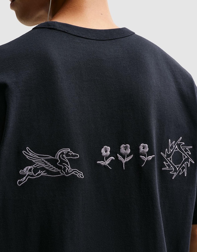 Nike - Nike Sportswear Premium Essentials T-Shirt