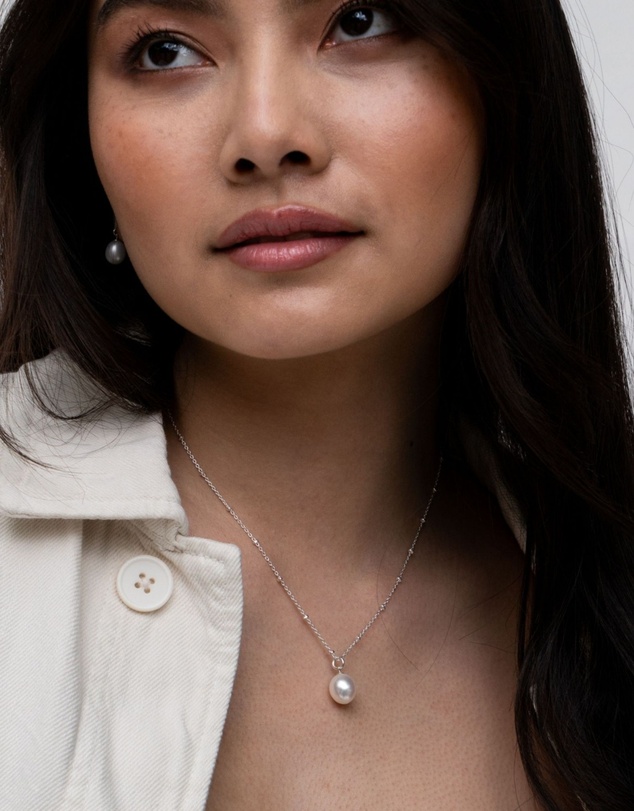 Dower & Hall - Women's Timeless Adjustable 10mm Oval White Freshwater Pearl Pendant In Sterling Silver