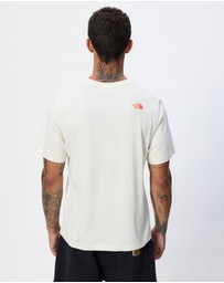 The North Face - Essential Mountain Relaxed Short Sleeve Graphic Tee