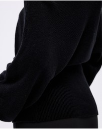 Minima Esenciales - Oriel Off Shoulder Knit Top