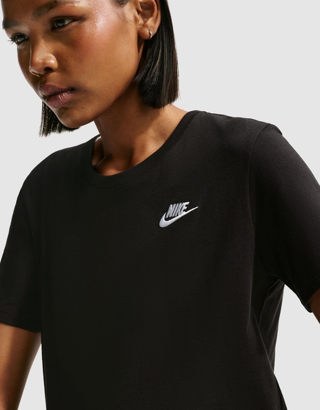 Nike - Sportswear Club Essentials T-Shirt