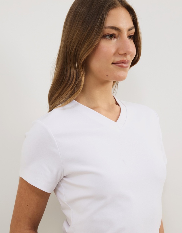 Atmos&Here - Nova High V-Neck Baby Tee