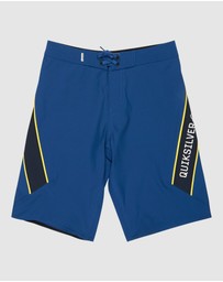 Quiksilver - Boys 8 to 16 Surfsilk Clicker 19