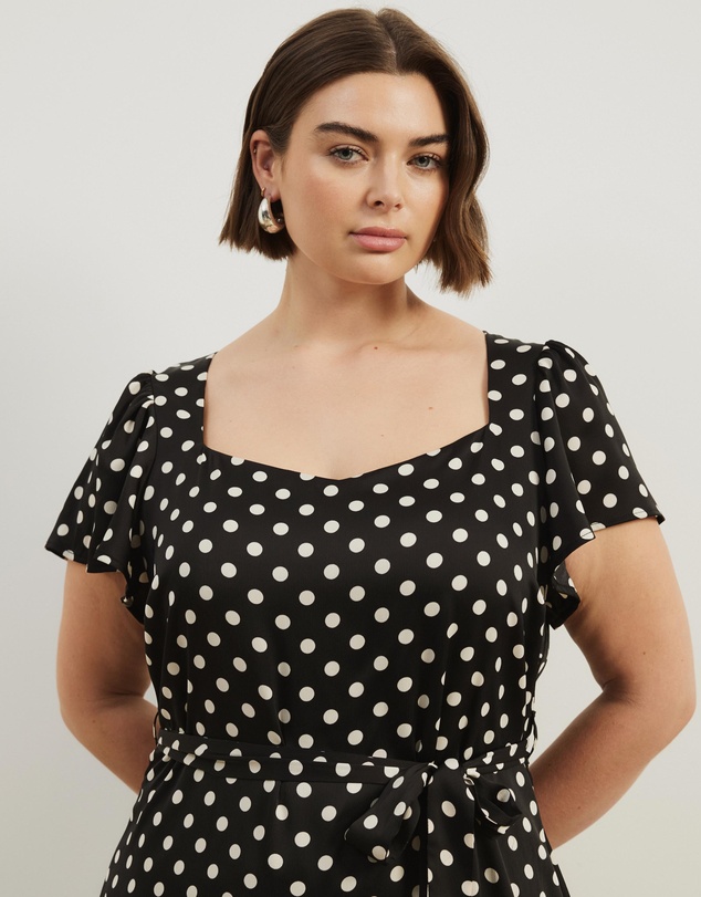 Atmos&Here Curvy - Florence Flutter Sleeve Maxi Dress