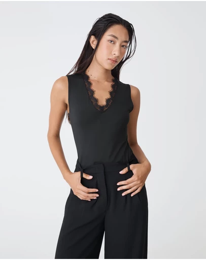 Forcast - Greer Lace Trim Cami