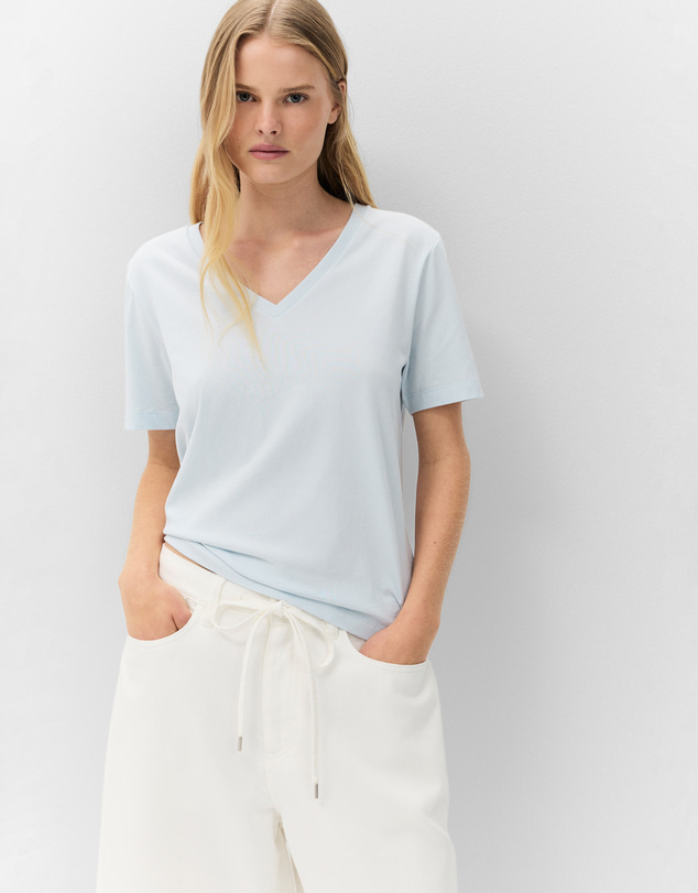 UNISON - The Classic V Neck Tee