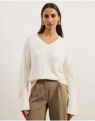 Atmos&Here - April Classic V-Neck Knit Jumper