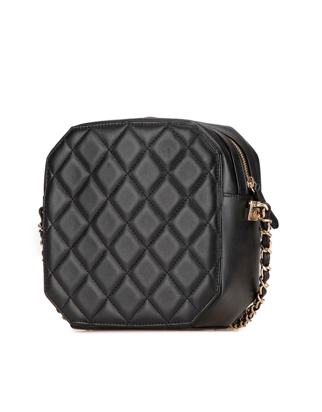 Pre-Loved by Azura Reborn - Pre-Loved chanel Elegant Shoulder Bag with Embossed Detail and Chain Accent
