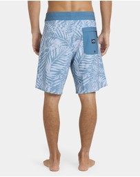 Billabong - Mens Sundays Airlite Performance 18.5