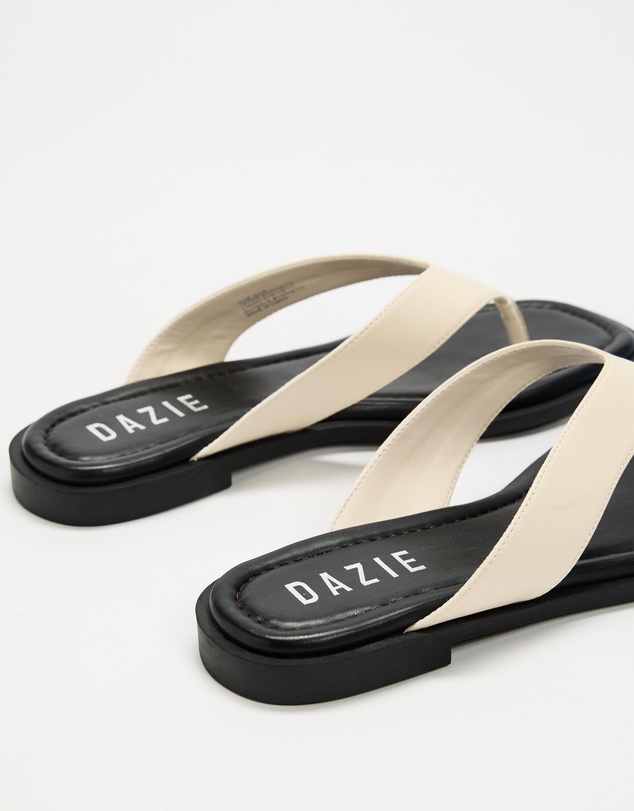 Dazie - Isla Contrast Stitch Thongs