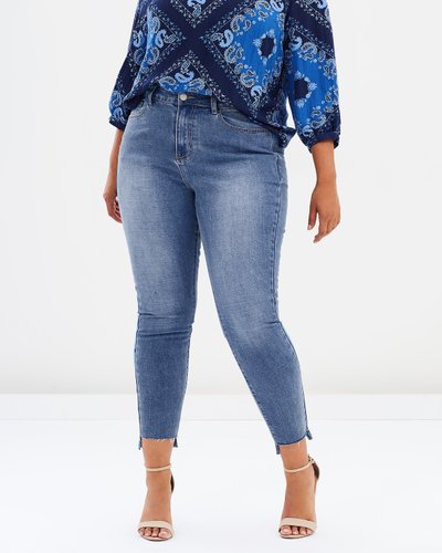 ICONIC EXCLUSIVE - Jessie Step Hem Skinny Jeans