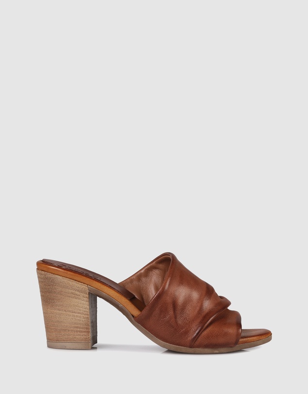 Sempre Di - Larisia Mules