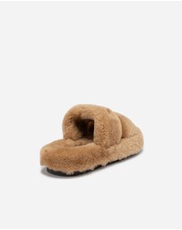 Ozwear Connection Uggs - Ugg Signature Shearling Slippers