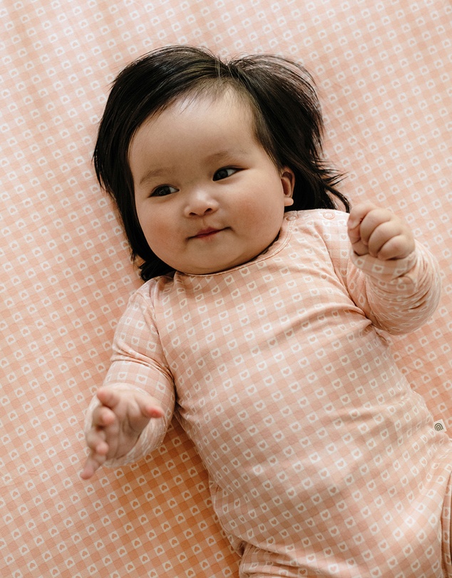 Kynd Baby - Fitted Cot Sheet in Heart Gingham