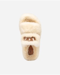 Ozwear Connection Uggs - Ugg Signature Shearling Slippers